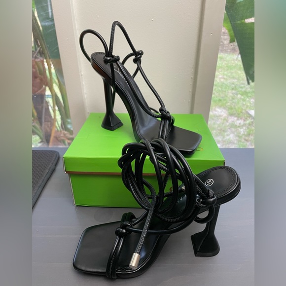 NWT Black Strappy Heel Sandals - Picture 4 of 9